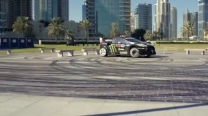 Кен Блок и его Ford Fiesta Дрифт в Дубай трек (Ĺa Çàlìñ)
