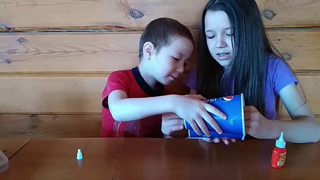 Бинокль из стаканчиков Пепси :)