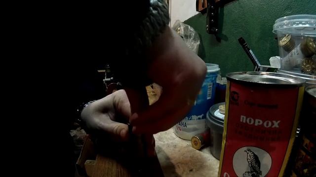 Заряжаем патрон 16к. в латунной гильзе смотреть онлайн