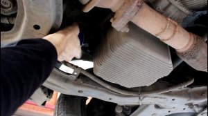Замена масла и фильтров в двигателе на Hyundai Elantra 2,0 Хендай Элантра 2002 года
