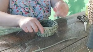 СТАРИННЫЙ СПОСОБ ПЛЕТЕНИЯ КОРЗИНЫ ИЗ ТРАВЫ.