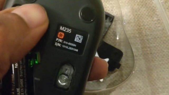 Logitech M235 Wireless Mouse for Windows and Mac : Unboxing and Quick Review смотреть онлайн