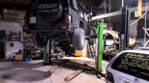 Nissan Patrol Y60 ремонтирую заднюю блокировку для гламурных покатушек