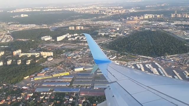Посадка самолета в аэропорту Внуково.