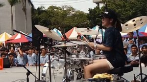 羅小白S. White-校園表演之一  Барабанщица-виртуоз из Тайваня.Amazing Girl Drummer