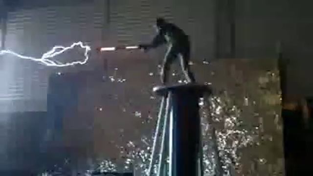 Человек - | Молния | – смотреть онлайн видео от Сияние жемчужной луны в ...