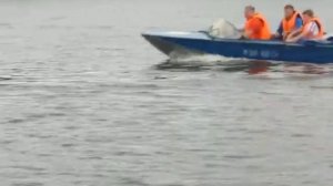 лодка Днепр двигатель СузукиSuzuki  30. Человек за бортом