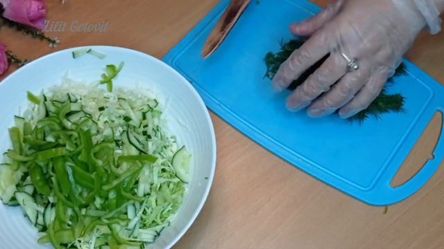 Салат из Свежей Капусты как в Столовой! Как Приготовить Вкусный Хрустящий Салат из Капусты смотреть онлайн