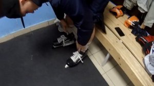 Тренировка вратаря любителя. Как правильно зашнуровать вратарские коньки