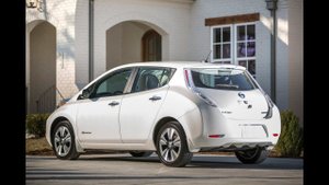 Сделали розетку на парковке для автомобиля Nissan leaf