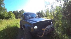 Nissan Safari Y60 37 Maxxis Creepy Crawler M8090