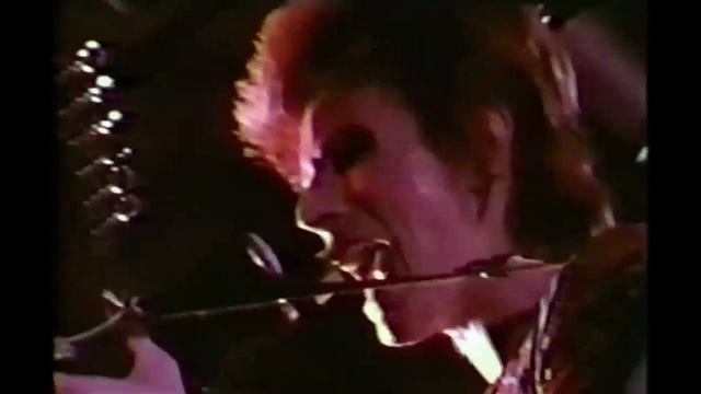 David Bowie - Starman - live 1972 (rare footage / 2016 edit) смотреть онлайн