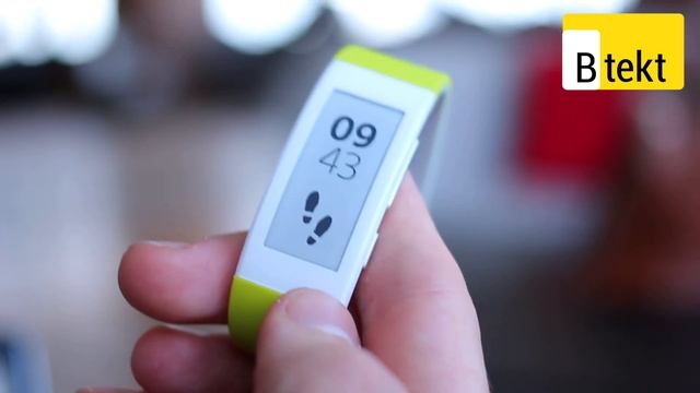 Sony SmartBand Talk hands-on - IFA 2014 смотреть онлайн