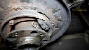 BMW E34 Регулировка ручника и задних колодок