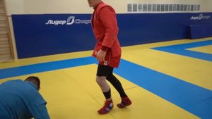 Атака в партере с переходом на болевой прием "рычаг локтя". Самбо в фитнес-клубе "Лидер Спорт".