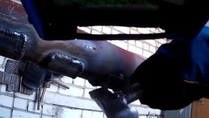 Сварка заплатки на трубу в потолочном положении