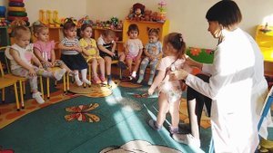 Сиреневая (младшая группа). Врач