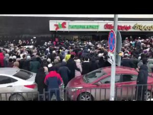 Давка в Карусели при распродаже. Закрытие сети магазинов Карусель
