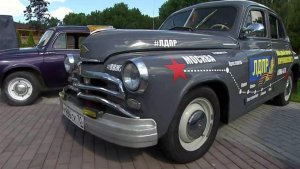 Владимир Жириновский представил журналистам коллекцию редких машин из гаража ЛДПР