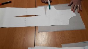 Воротник стойка цельнокроенный прилегающий к шее