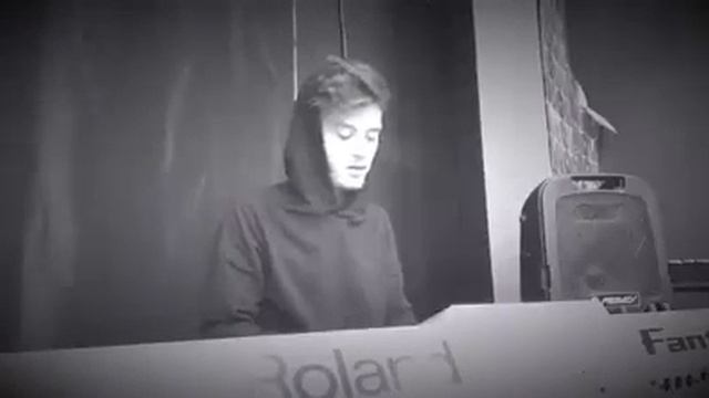 Dancing On My Own - Calum Scott (Cover by Charlie George) смотреть онлайн