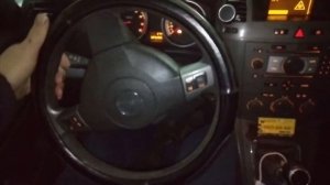Опель зафира B 2007г. Руль крутится сам и живёт своей жизнью.