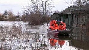 Спасатели перешли на усиленный режим из-за паводков сразу в нескольких регионах