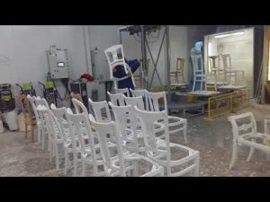 Роботизированная покраска стульев из массива дерева