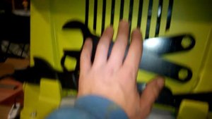 Пила RYOBI RTS1800EF искры при остановке.