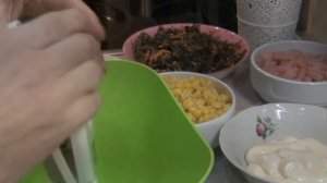 САЛАТ С МОРСКОЙ КАПУСТОЙ И КРЕВЕТКАМИ