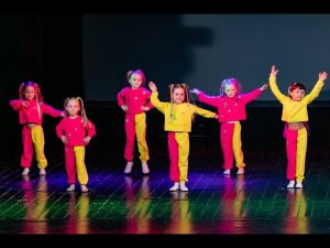 Современные эстрадные танцы для детей, группа 3-4 года. Концерт школы Dance Life в Курске. Клыкова