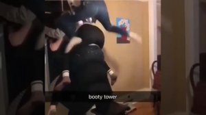 Пьяные студентки развлекаются