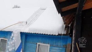 Швабра снегоуборочная или самодельный скребок для уборки снега с крыши