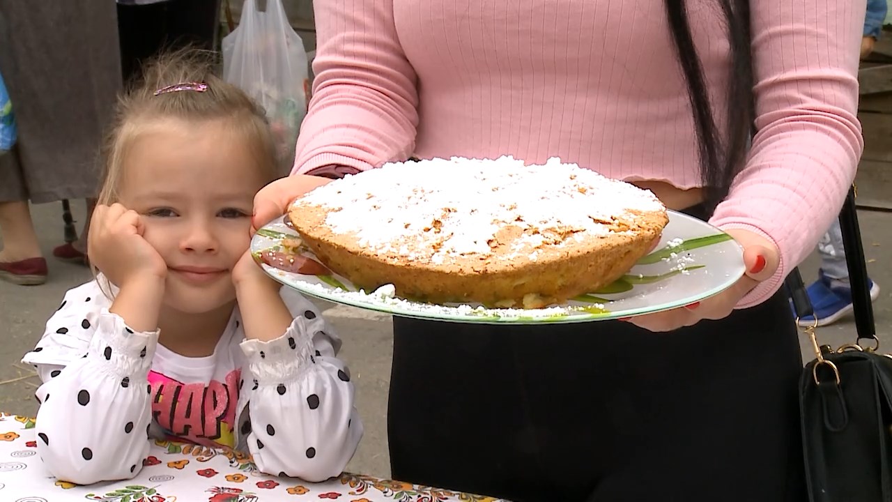 Самый вкусный фестиваль состоялся в Пироговском. Конкурс пирогов «Три спаса»