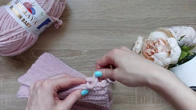 Детская шапка из плюшевой пряжи с кошачьими ушками крючком. За один вечер. Узор английская резинка. смотреть онлайн