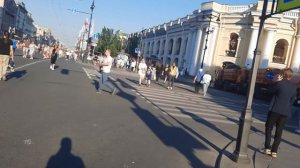 КАКОЙ СЕГОДНЯ ПРАЗДНИК В ПИТЕРЕ??? В центре города Санкт-Петербурга по пешком по Невскому проспекту