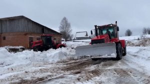 Тракторы ДТ 75, КИРОВЕЦ К-525 и К-739 против снега.