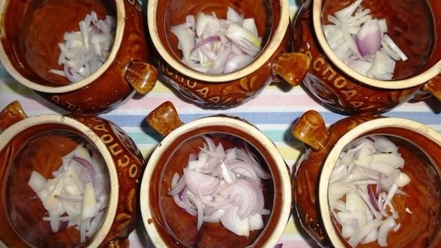 Овощи в горшочках с орехами и брынзой