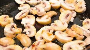 Куриная грудка с грибами