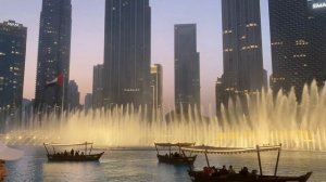 The Dubai Fountain: arabic song Coral Al Emarat - EsmahaDubai/ Поющие фонтаны Дубая: арабская песня