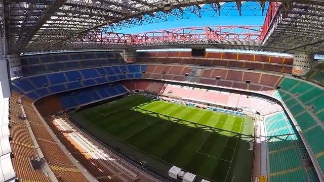 Полет "беспилотника" над стадионом "Сан Сиро"