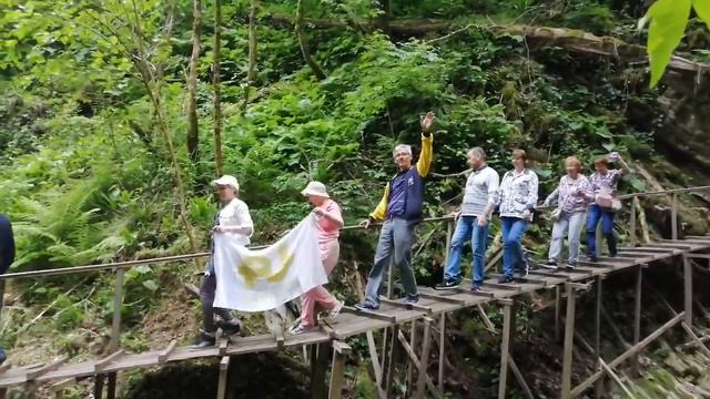 Поездка на 33 водопада смотреть онлайн