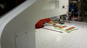 Вырезка ткани по выкройке