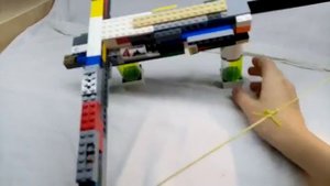 Как сделать арбалет из LEGO, стреляющий винтом