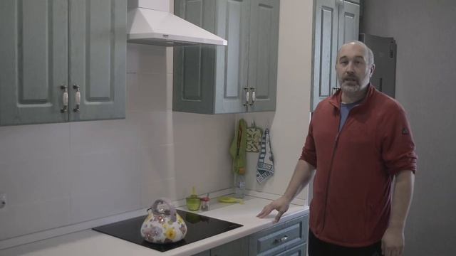 Современная недорогая кухня