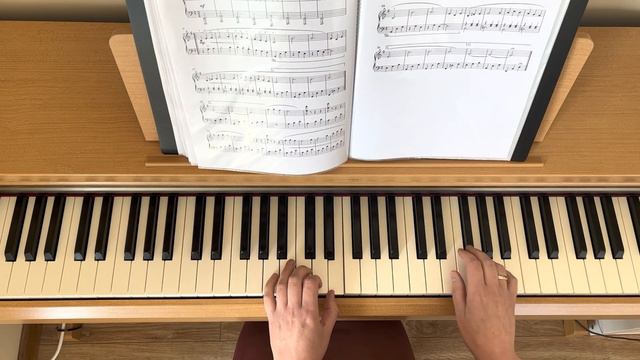 "Under the sky of Paris'' (piano cover) for beginners and intermediate pianists. смотреть онлайн