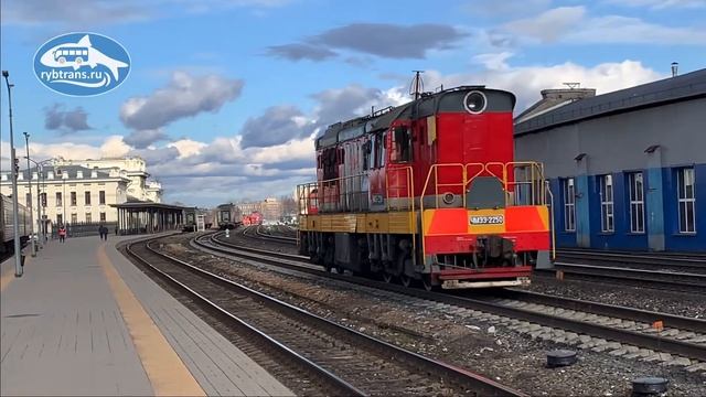 Рыбинский железнодорожный вокзал. Вид с перрона. смотреть онлайн