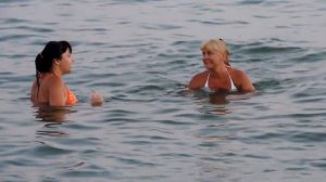 Ночные купания в море на пляже в Лермонтово