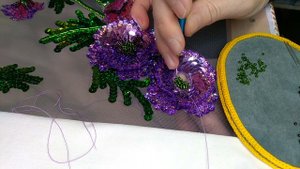 Вышивка люневильским крючком. МК. Часть 2. Заполнение центра цветка.