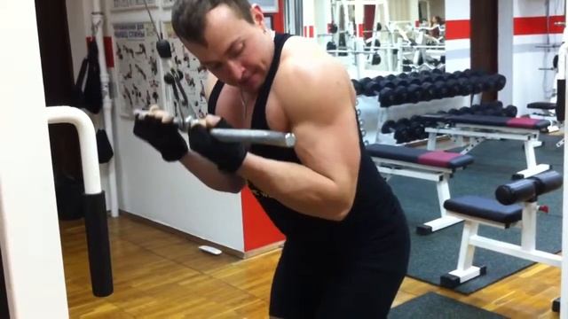 Boris Dolgov trains arms - Разгибание рук в блоке обратным хватом смотреть онлайн